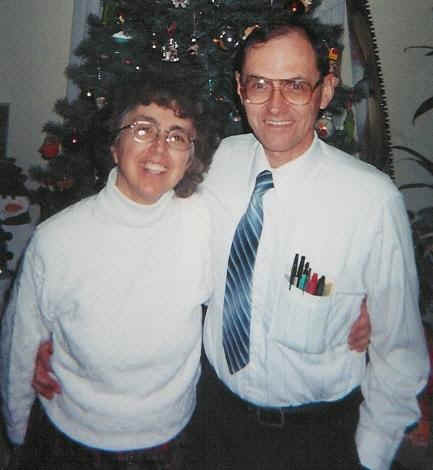 dad-mom-hug2005.JPG (30518 bytes)